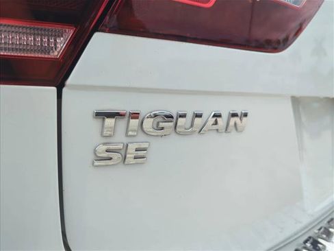 Used 2020 Volkswagen Tiguan SE w/ Panoramic Sunroof Package FWD image 28