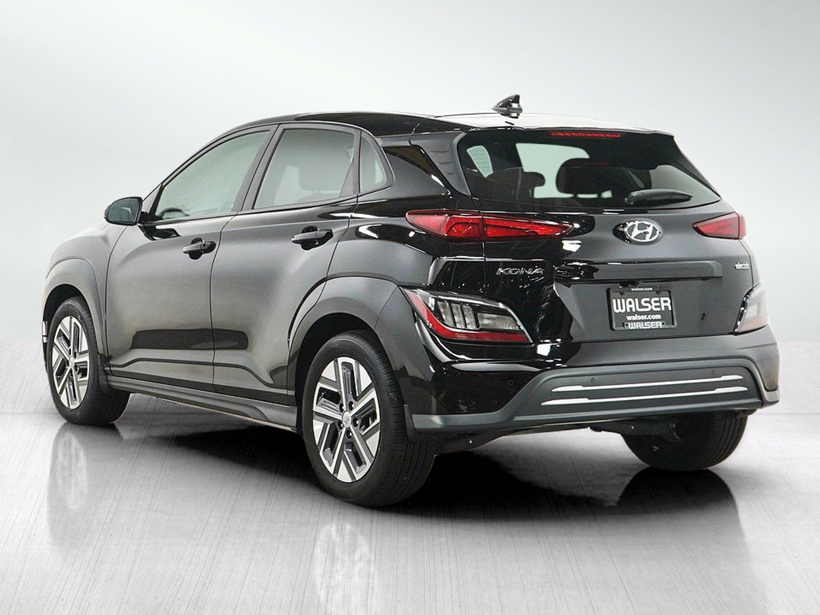 Used 2023 Hyundai Kona Limited FWD image 3