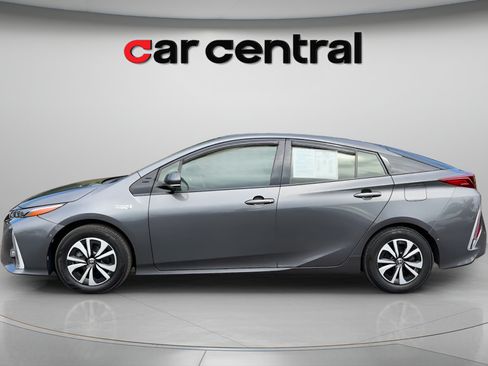Used 2017 Toyota Prius Prime Advanced FWD image 2