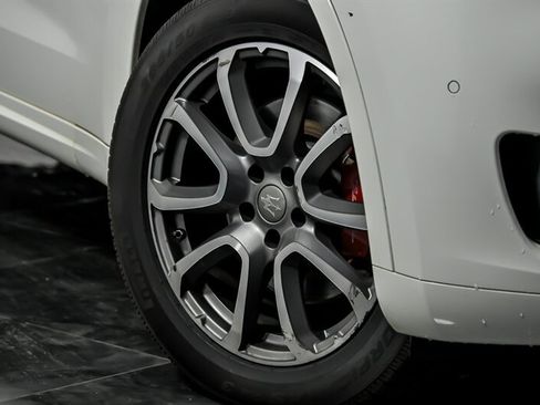 Used 2019 Maserati Levante image 3