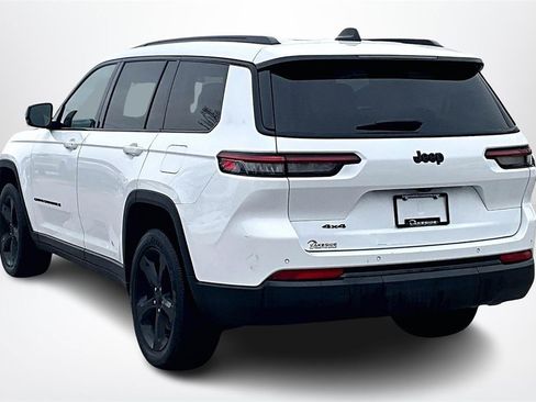 Used 2023 Jeep Grand Cherokee L Laredo image 4