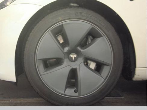 Used 2023 Tesla Model 3 Standard Range image 10