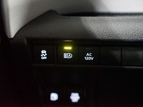 New 2026 Toyota Sienna XLE FWD image 25
