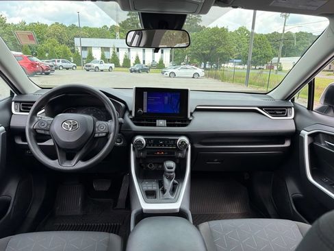 Used 2024 Toyota RAV4 XLE AWD/4WD image 8