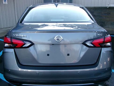 Used 2021 Nissan Versa SV FWD image 4