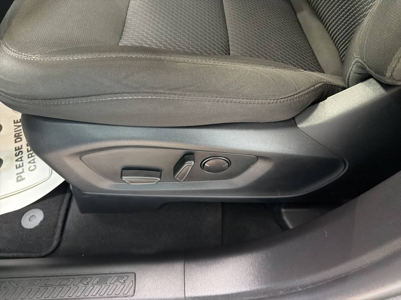Used 2023 Ford Explorer XLT AWD/4WD image 16