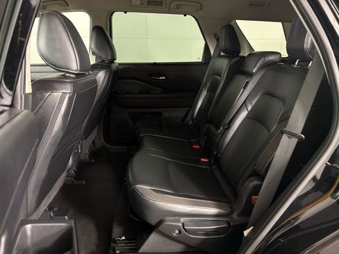 Used 2023 Nissan Pathfinder SL image 34