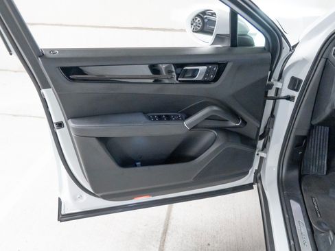 Certified 2023 Porsche Cayenne GTS AWD/4WD image 16