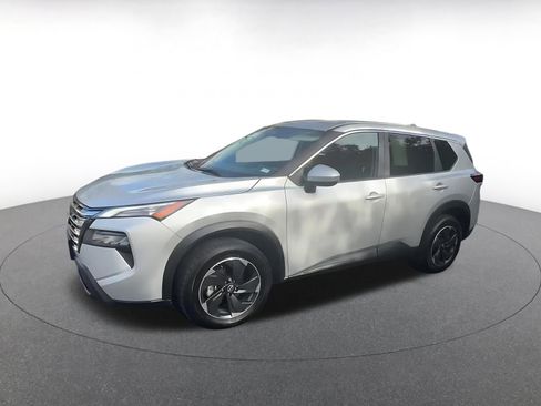 Used 2025 Nissan Rogue SV image 8