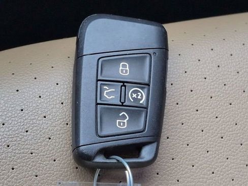 Used 2022 Volkswagen Atlas Cross Sport SE w/ Black Wheel Package FWD image 28