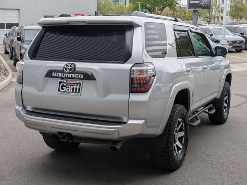 Used 2018 Toyota 4Runner TRD Off-Road Premium AWD/4WD image 3