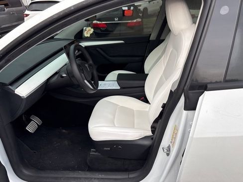 Used 2024 Tesla Model Y Performance image 11