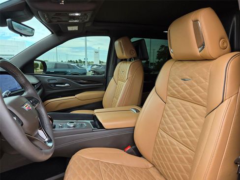 Used 2024 Cadillac Escalade Sport w/ Touring Package AWD/4WD image 28