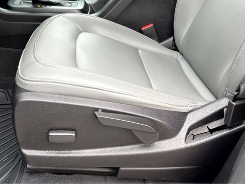 Used 2020 GMC Canyon 2WD Crew Cab w/ Convenience Package image 18