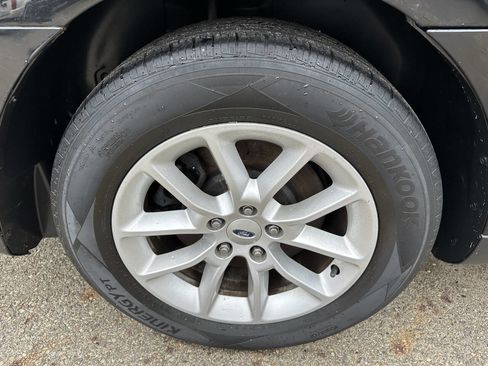 Used 2013 Ford Taurus SE image 27