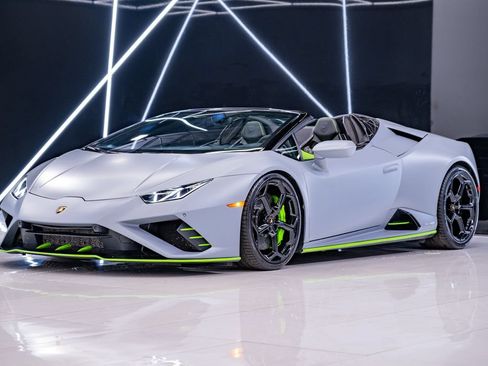 Used 2023 Lamborghini Huracan EVO RWD image 2