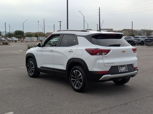 Used 2024 Chevrolet TrailBlazer LT w/ Driver Confidence Package image 3