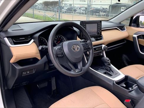 Used 2021 Toyota RAV4 XLE FWD image 16