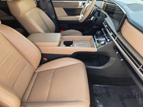 Certified 2025 Hyundai Santa Fe Limited image 13