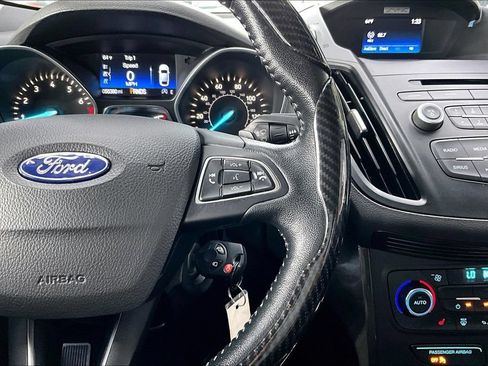 Used 2017 Ford Escape SE w/ SE Sport Appearance Package FWD image 11