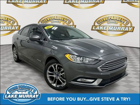 Used 2017 Ford Fusion SE w/ Equipment Group 601A FWD image 1