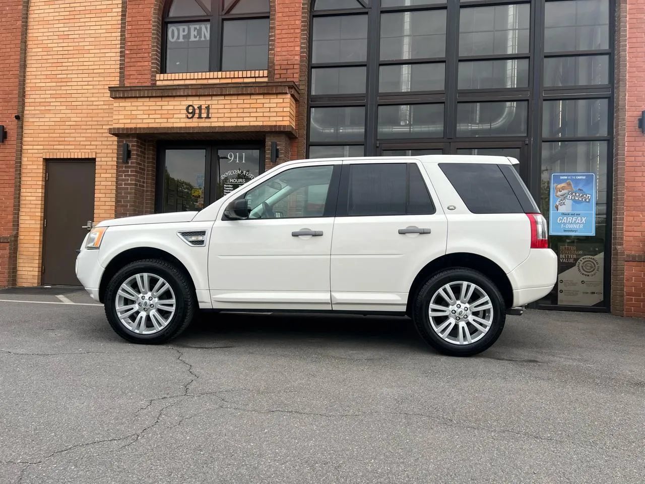 Used 2010 Land Rover LR2 HSE AWD/4WD image 5