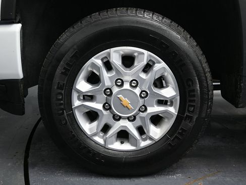 Used 2022 Chevrolet Silverado 2500 LT w/ Convenience Package image 11