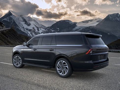 New 2026 Lincoln Navigator L Premier image 4