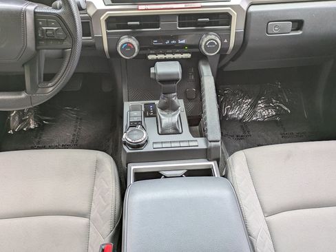 Used 2025 Toyota Tacoma SR5 AWD/4WD image 18