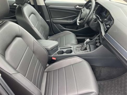 Used 2023 Volkswagen Jetta SE FWD image 25