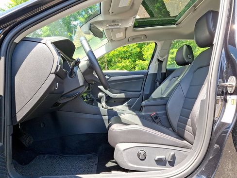 Used 2023 Volkswagen Jetta SE w/ Panoramic Sunroof Package FWD image 14