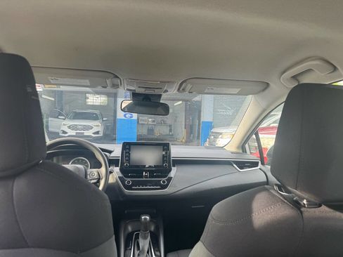 Used 2020 Toyota Corolla LE image 6