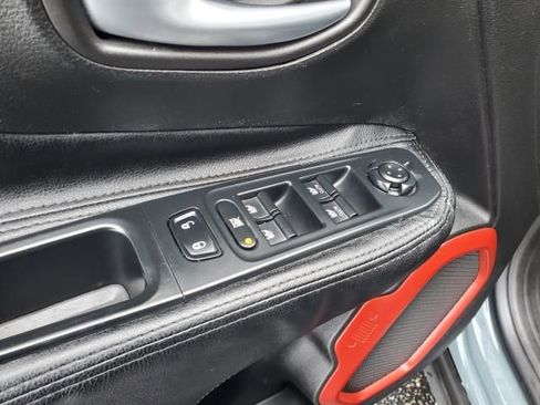 Used 2016 Jeep Renegade Trailhawk image 15