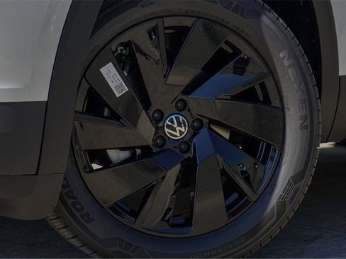New 2026 Volkswagen Atlas SE image 2