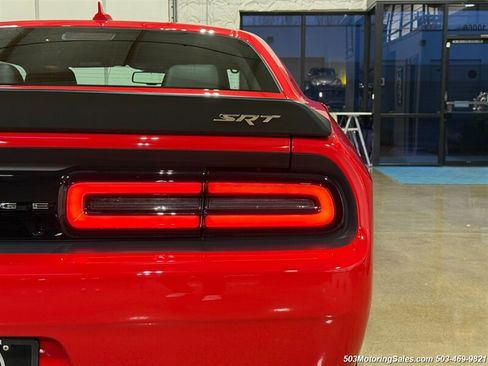 Used 2015 Dodge Challenger SRT Hellcat RWD image 13
