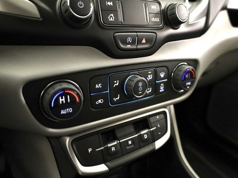 Used 2023 GMC Terrain SLE w/ Driver Convenience Package image 21