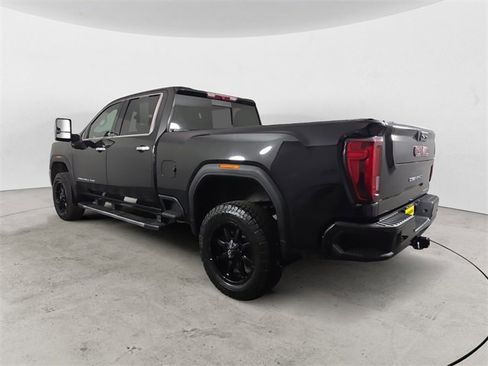 Used 2022 GMC Sierra 3500 Denali image 3