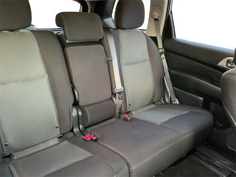 Used 2020 Nissan Pathfinder SV image 18