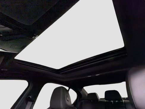 Certified 2025 BMW 330i Sedan w/ Convenience Package image 21