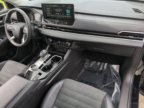 Used 2025 Mitsubishi Outlander SE FWD image 33