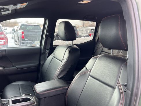Used 2021 Toyota Tacoma TRD Off-Road image 10