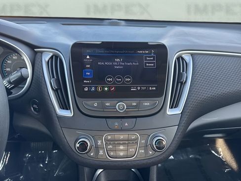 Used 2025 Chevrolet Malibu LT FWD image 17