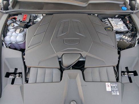 Certified 2026 Porsche Cayenne AWD/4WD image 27