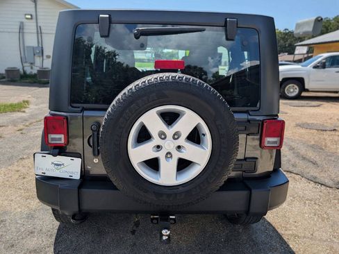 Used 2017 Jeep Wrangler Unlimited Sport w/ Connectivity Group AWD/4WD image 4