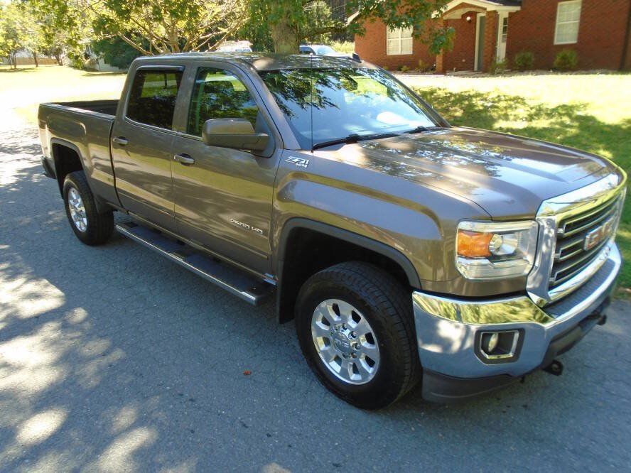 Used 2015 GMC Sierra 2500 SLE w/ SLE Preferred Package AWD/4WD image 3