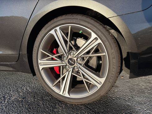 Used 2025 Genesis G70 2.5T w/ Sport Prestige Package image 16