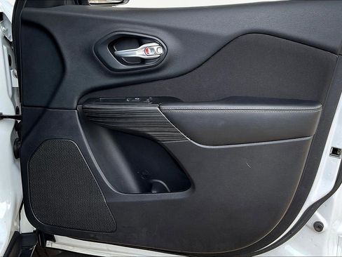 Used 2014 Jeep Cherokee Latitude w/ Cold Weather Group image 28