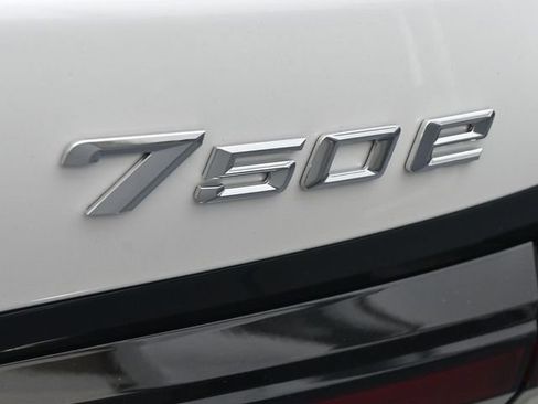 New 2026 BMW 750e xDrive w/ Premium Package image 29