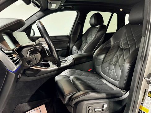 Used 2023 BMW X5 xDrive40i w/ Premium Package image 3