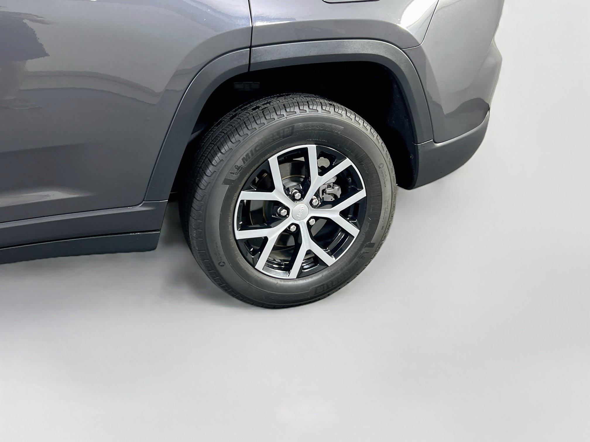 Used 2023 Jeep Grand Cherokee Limited AWD/4WD image 31
